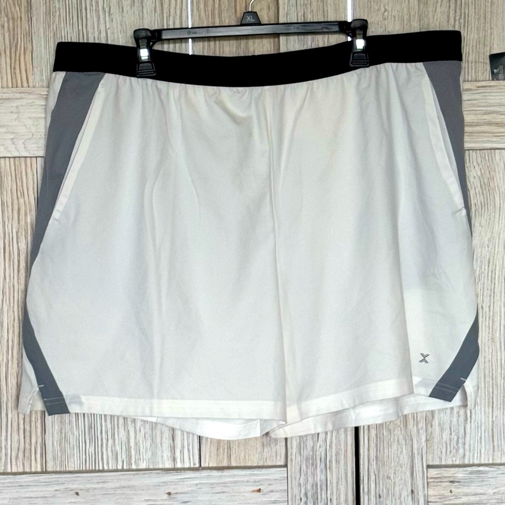 Xersion Men's White & Black training  Athletic Shorts sz xxl. NWT